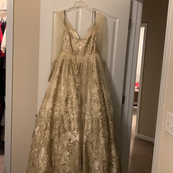COPY - Beautiful long sleeve gold gown only worn 2 hours - Picture 4 of 7